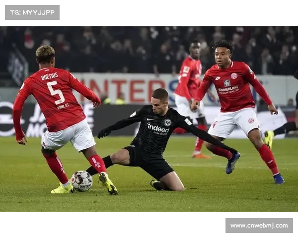 汉堡门兴互交白卷，保级战防守博弈均无建树